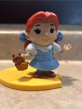 Mcdonalds wizard of oz dorothy figure